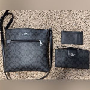 Coach crossbody. Wallet and card holder